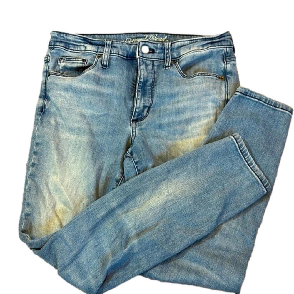 Universal Thread Women's Light Wash Jeans